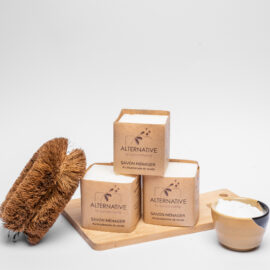 savon ménager et brosse coco